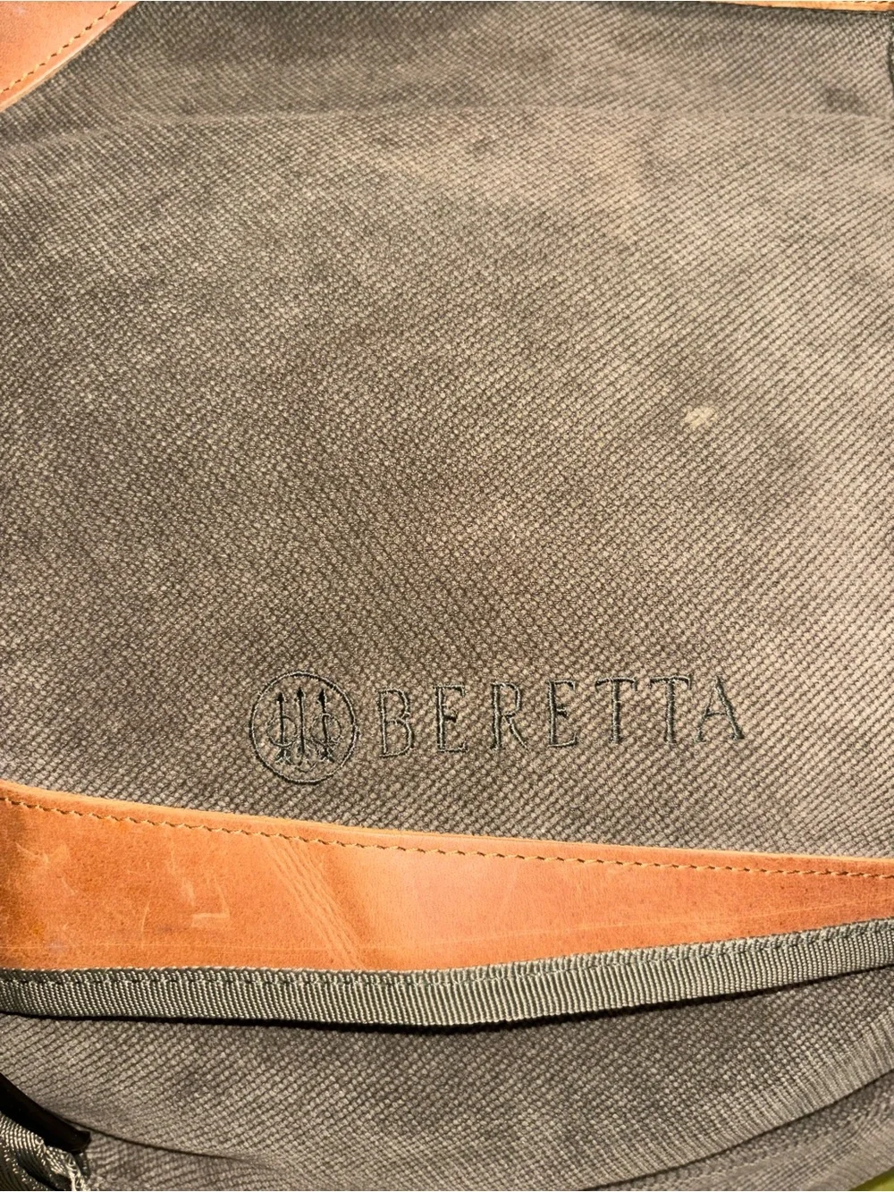 Beretta XLarge Travel Shoulder Bag Tan Velveteen & Leather Trim 25”X18”X10”